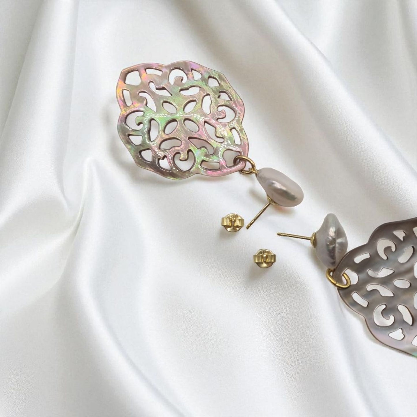 Ohrringe echte Süßwasserperlen und Perlmutt Ornament in 925 Sterling Silber vergoldet