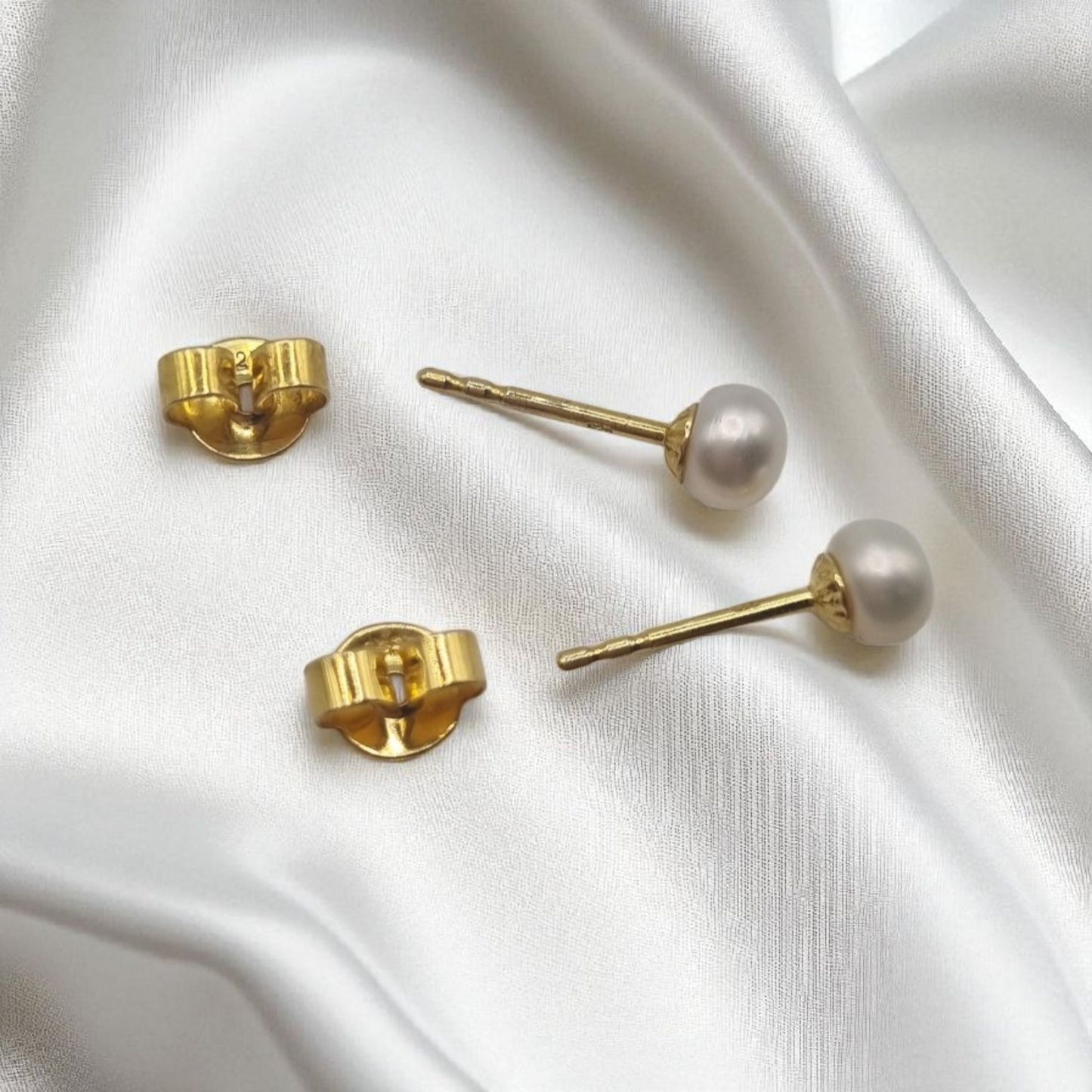 Mini Ohrstecker echte Süßwasserperlen Boutons in 925 Sterling Silber vergoldet