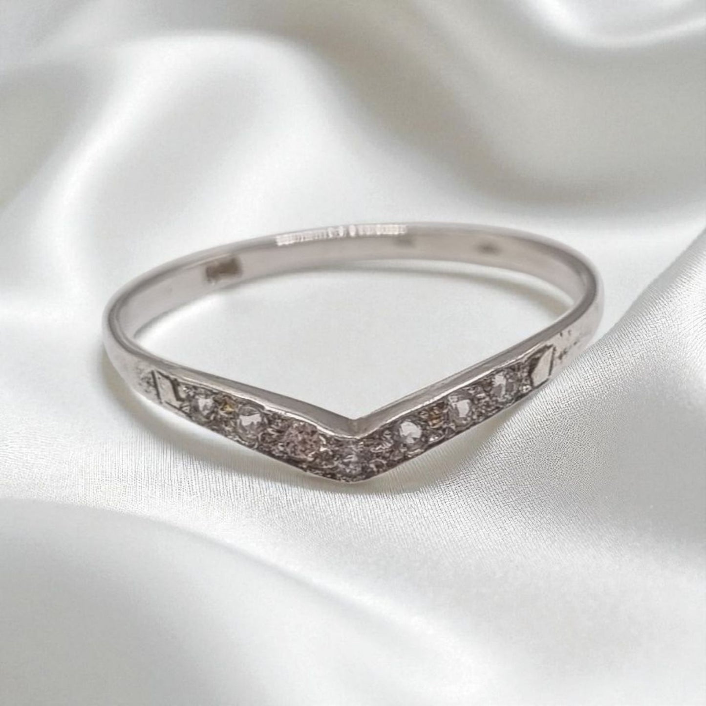 V ring in 925 Sterling silver with white cubic zirconia width 55