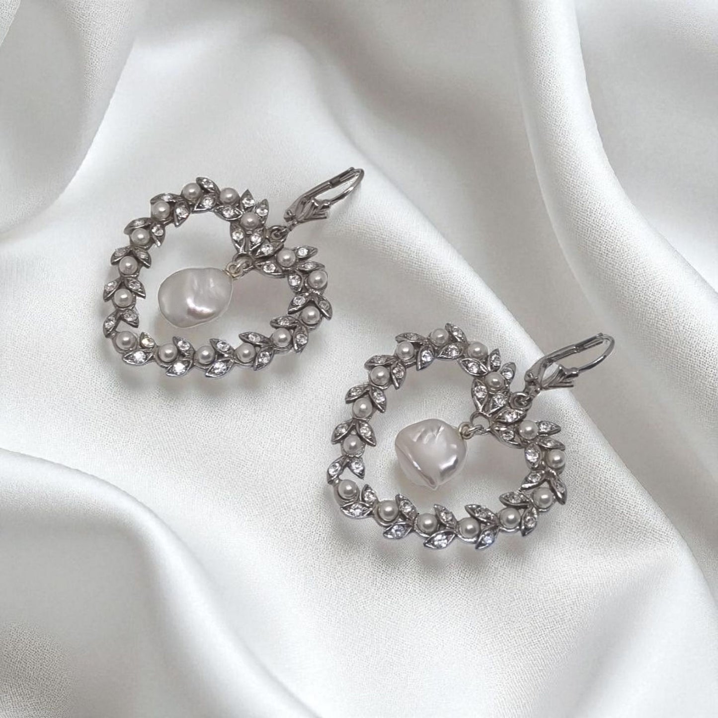Ohrringe Herzen mit echten Süßwasserperlen und Simili in 925 Sterling Silber Hochzeit Brautschmuck Oktoberfest Tracht