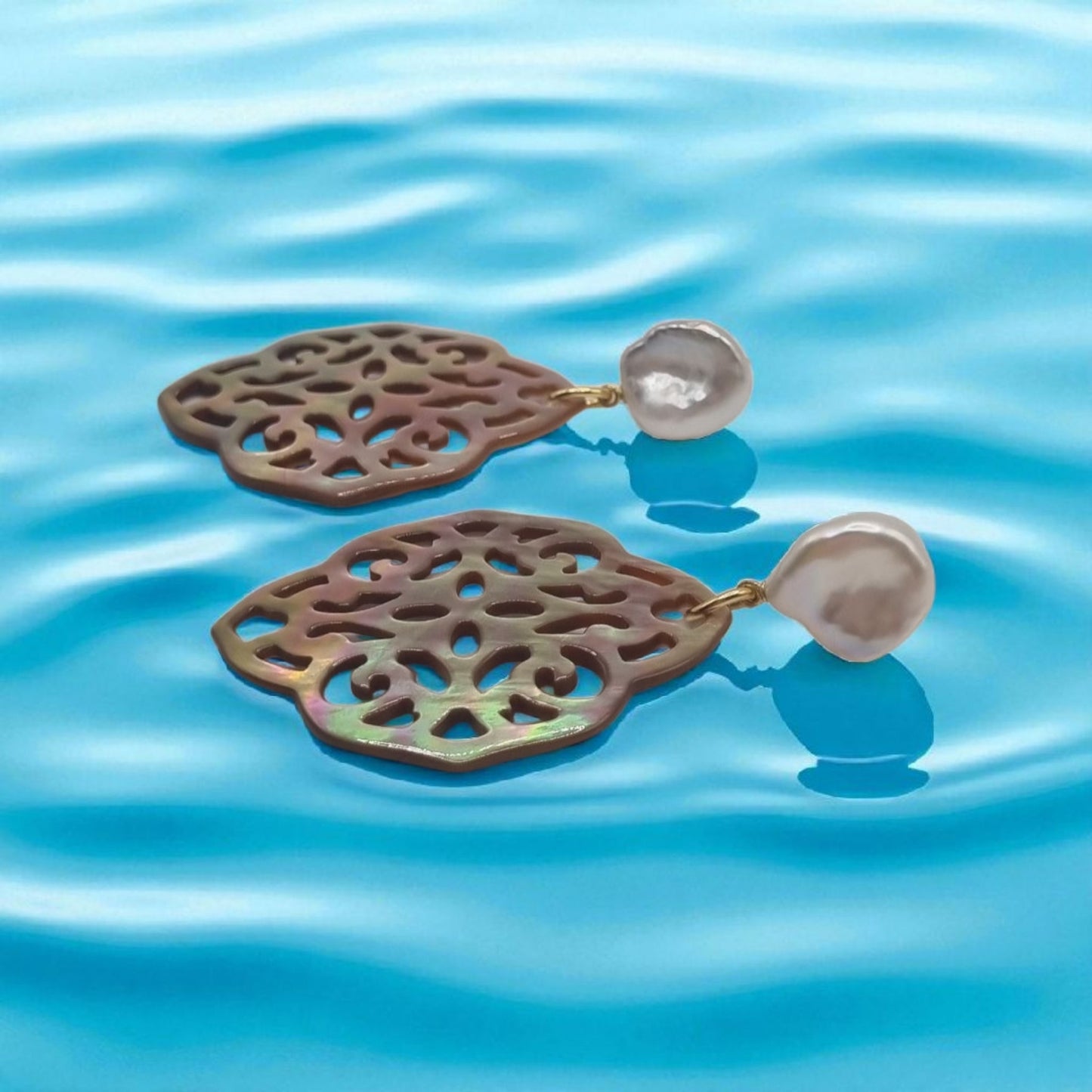 Ohrringe echte Süßwasserperlen und Perlmutt Ornament in 925 Sterling Silber vergoldet
