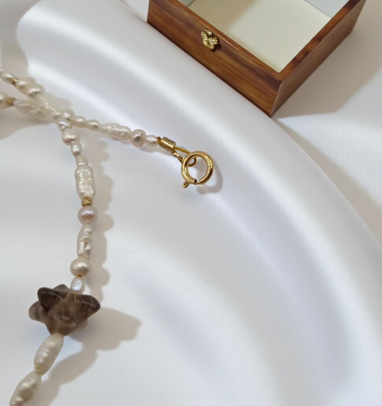 Kette aus echten Süßwasserperlen und echtem Rauchquarz in außergewöhnlicher Form 925 Sterling Silber vergoldet