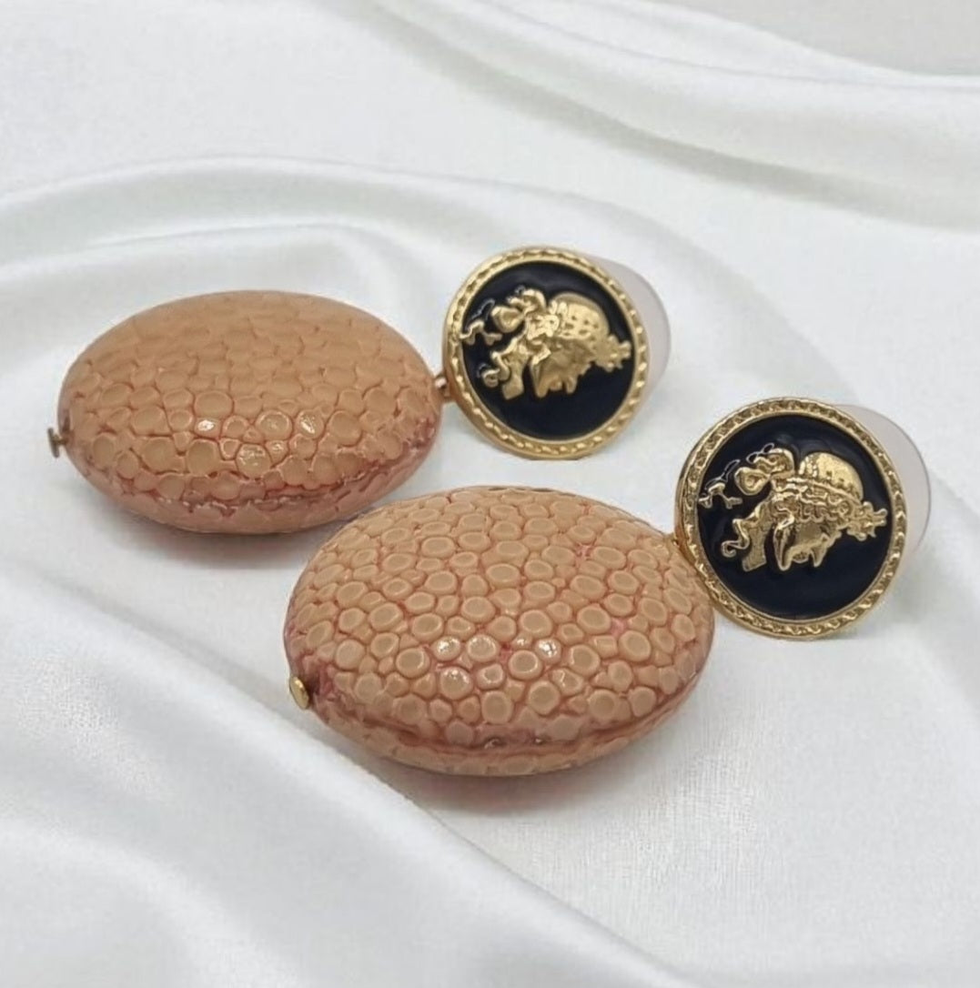 Ohrringe Ohrstecker aus echtem Rochenleder beige mit Münzen vergoldet und 925 Sterling Silber