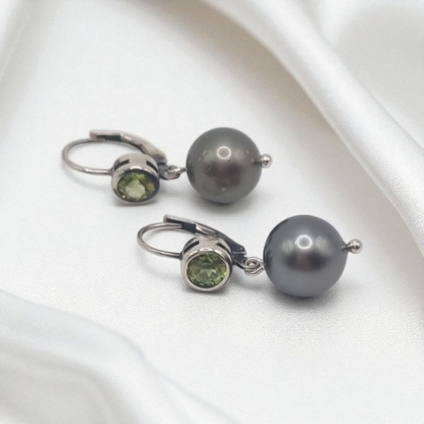 Tahitiperlen Ohrringe mit echtem Peridot in 925 Sterling Silber