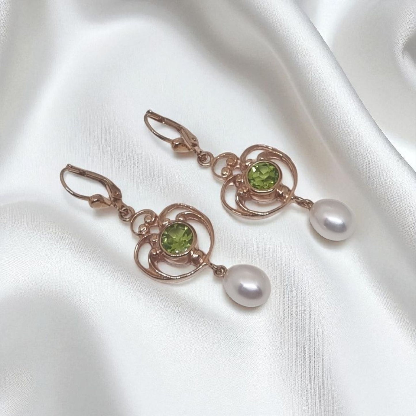 Jugendstil Art Ohrringe mit echtem Peridot in 925 Sterling Silber rotvergoldet