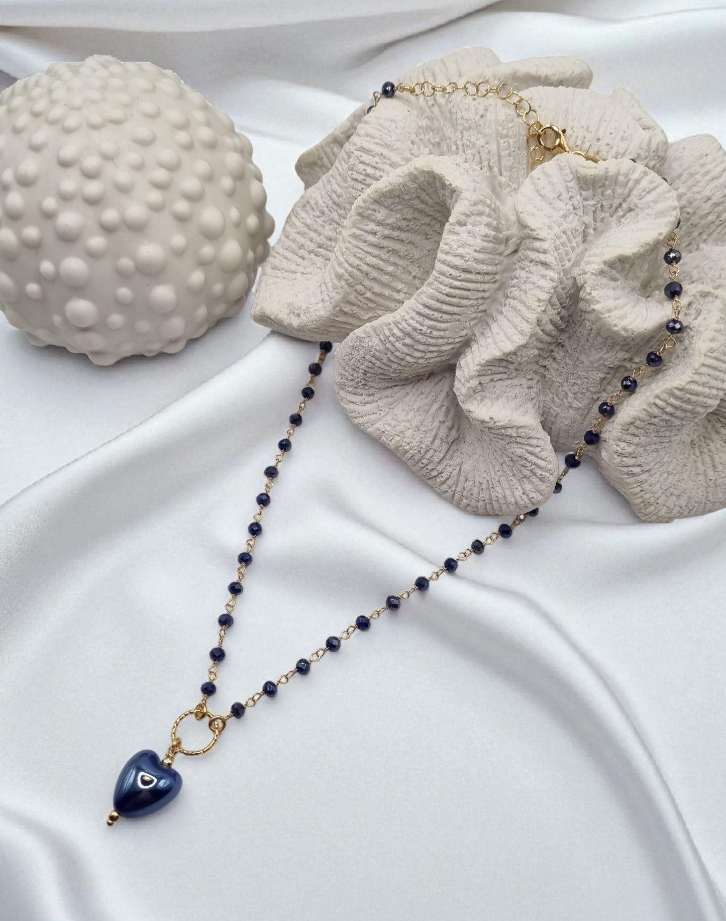 Halskette Collier mit blauen Kristallglas Perlen und schimmerndem Herz in 925 Sterling Silber vergoldet