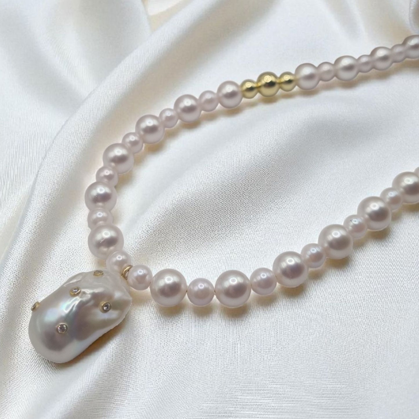 Freshwater pearl necklace with baroque pearl and zirconia in 925 sterling silver gold-plated toggle clasp