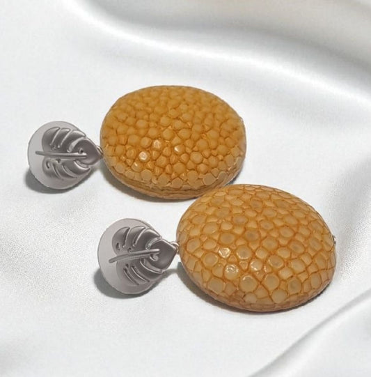 Ohrstecker aus echtem Rochenleder gelb Monstera Blatt versilbert und 925 Sterling Silber Stecker