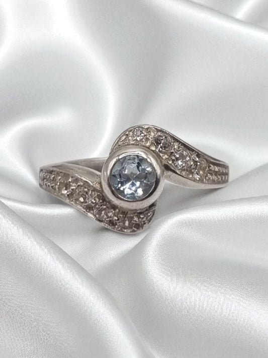 Ring geschwungen mit Cubic Zirkonia und Blautopas in 925 Sterling Silber