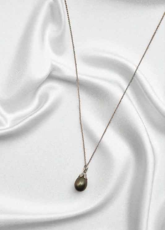 Freshwater pearl pendant green dark green drops with 925 sterling silver chain