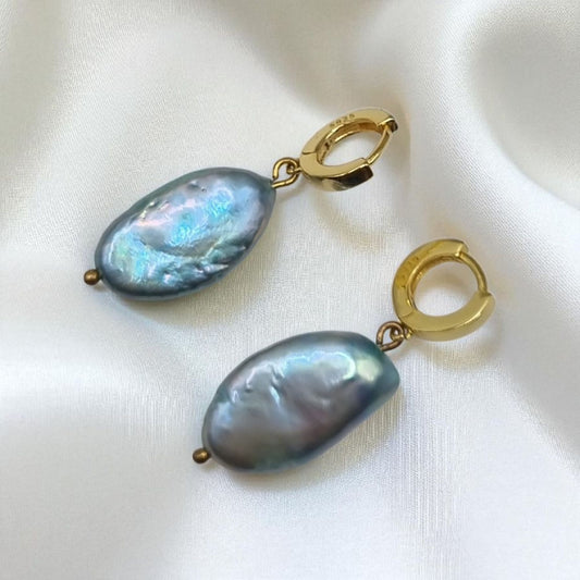 Creolen mit echten Süßwasserperlen oval in tollem Blau in 925 Sterling Silber vergoldet