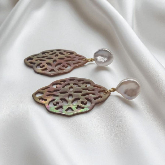Ohrringe echte Süßwasserperlen und Perlmutt Ornament in 925 Sterling Silber vergoldet