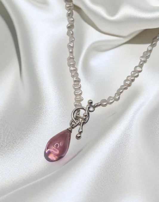 Süßwasserperlenkette Keshi mit großem rosa Glastropfen / Pampel / Briolet und Knebelverschluss in 925 Sterling Silber